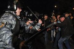 V Moskvě vypukly nepokoje, dav napadl přistěhovalce