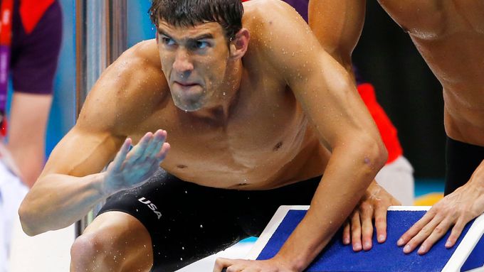 Michael Phelps povzbuzuje Ryana Lochteho na olympiádě v Londýně