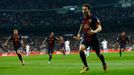 Real Madrid - FC Barcelona:Cesc Fabregas slaví gól na 1:0 pro Barcelonu.