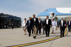 Obama sedl do autobusu. "Obamák" je jak z Mordoru