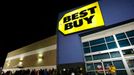 Dveře obchodů se nakonec otevřely v 5:00 ráno. (Best Buy, New York)