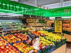 Nové oddělení ovoce a zeleniny v přeměněných hypermarketech Albert.