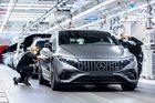 Mercedes ze strachu z nedostatku plynu vyrábí díly do zásoby, problém řeší i VW