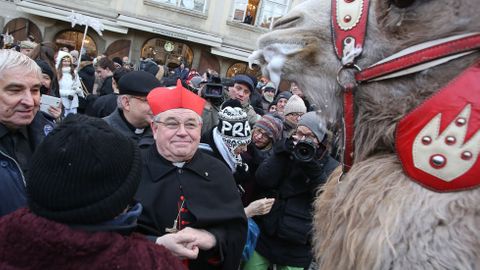 Má Dominik Duka jako arcibiskup skončit? Podívejte se na protest části českých katolíků