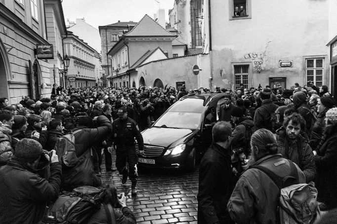 Praha ve dnech, kdy se loučila s prvním prezidentem České republiky Václavem Havlem. Snímky vznikly mezi 18. a 21. prosincem 2011.