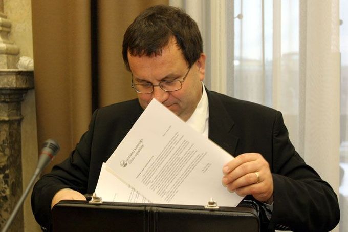 Ministr zemědělství Jan Mládek na jednání vlády ve středu 4. ledna 2006.
