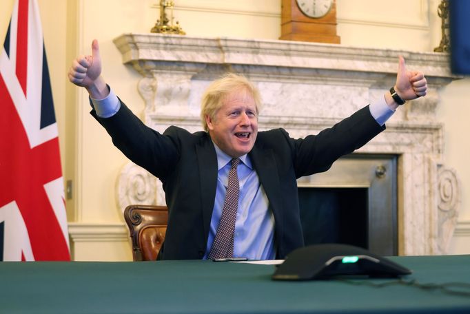 Touto fotografií oznámil Boris Johnson uzavření dohody na Twitteru.