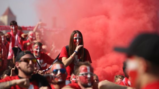 Podívejte se na fotogalerii z pochodu fans Slavie na 286. pražské derby.