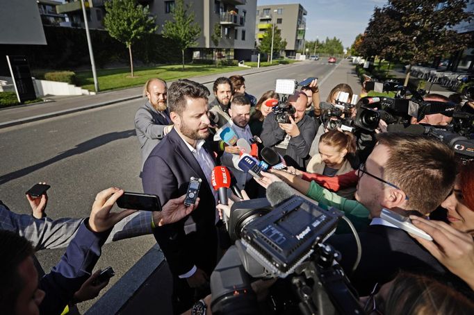 Ondřej Prokop. Záběr z volebního štábu hnutí ANO v Praze. 24. 9. 2022