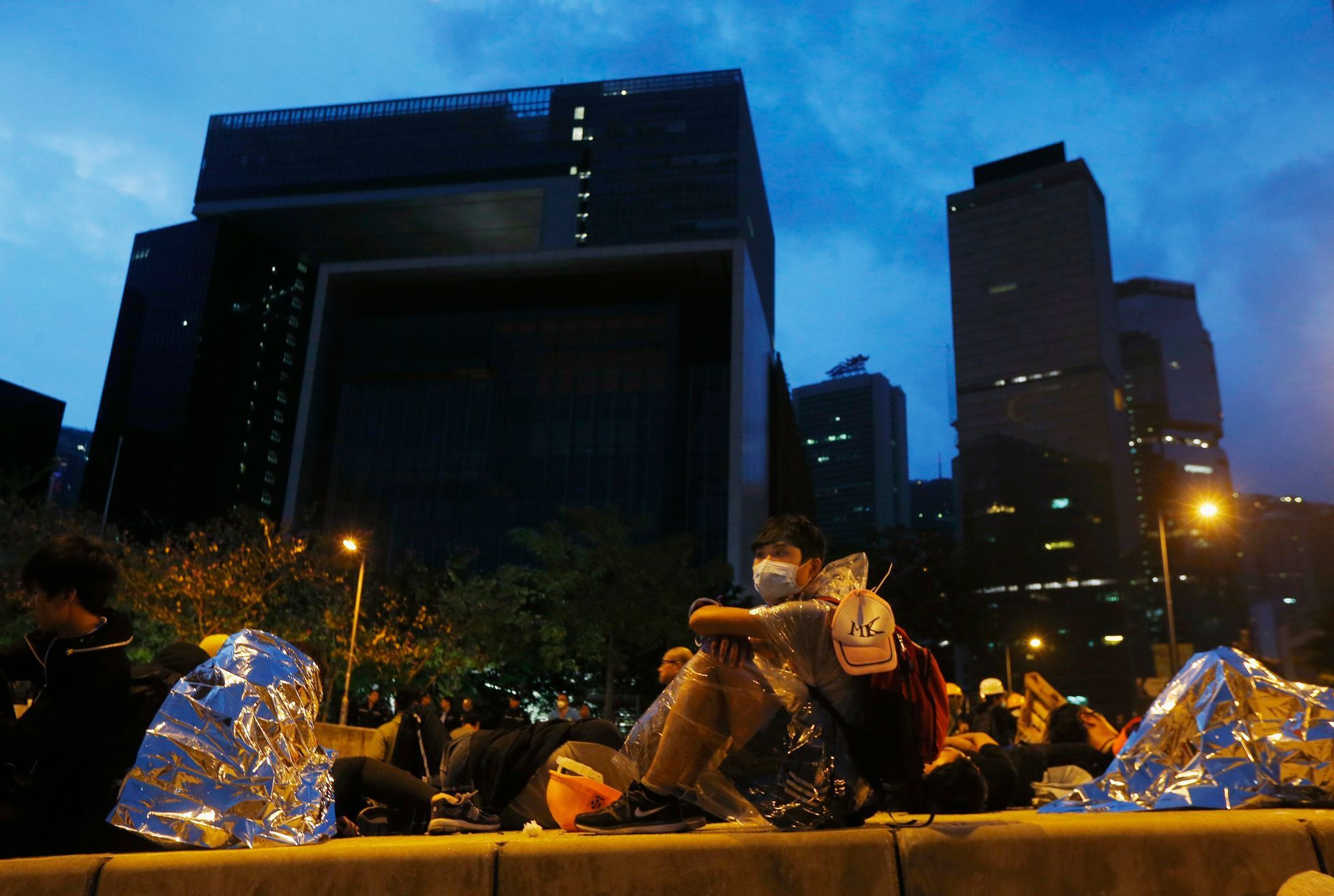 Střety demonstrantů s policisty v Hongkongu - 1. prosince