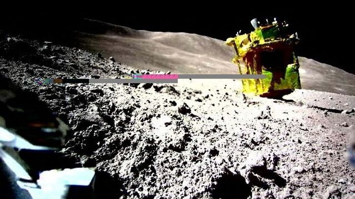 Japonský modul SLIM nečekaně po lunární noci obnovil spojení se Zemí