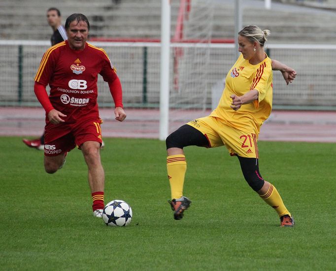 Atleti Dukly vs Legendy Dukly (Špotáková a Jan Fiala)