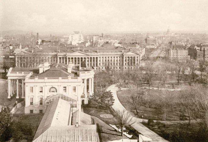 Bílý dům a budova Ministerstva financí ve Washingtonu, DC, 1890.