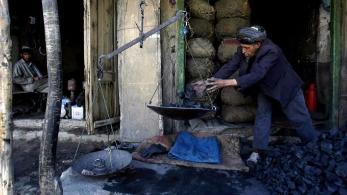 Po třiceti letech válek a chaosu je afghánská ekonomika v dezolátním stavu.