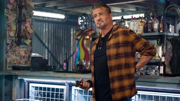 Óda na blbost. Stallone se vrátil, noví Expendables jsou ale jen anonymní rej pěstí