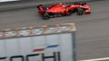 Charles Leclerc ve Ferrari na okruhu v Soči