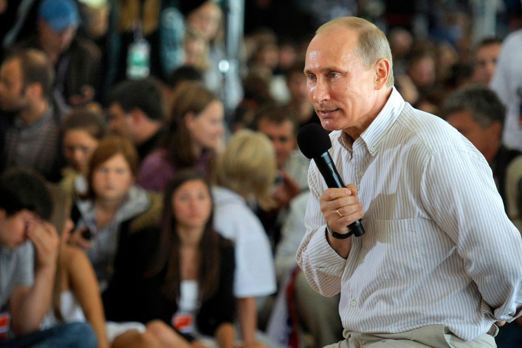 Ruský premiér Putin na táboře u ruského jezera Seliger