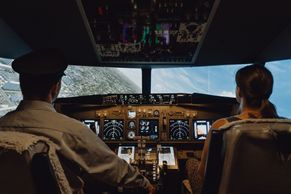 Letadla a víno. Tajemství jednoho moravského sklepa, který ukrývá boeing a stíhačku