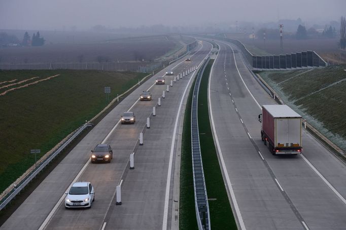 Dálnice D1 mezi Přerovem a Lipníkem nad Bečvou.