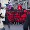 Protest proti Donaldu Trumpovi ve švýcarském Bernu před začátkem Světového ekonomického fóra v Davosu.