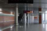 Na mezinárodním letišti ve Lvově nikde nikdo, jen pár lidí z personálu.