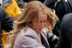Soud přiměl Trumpova právníka, aby prozradil své další klienty. Dorazila i Stormy Daniels