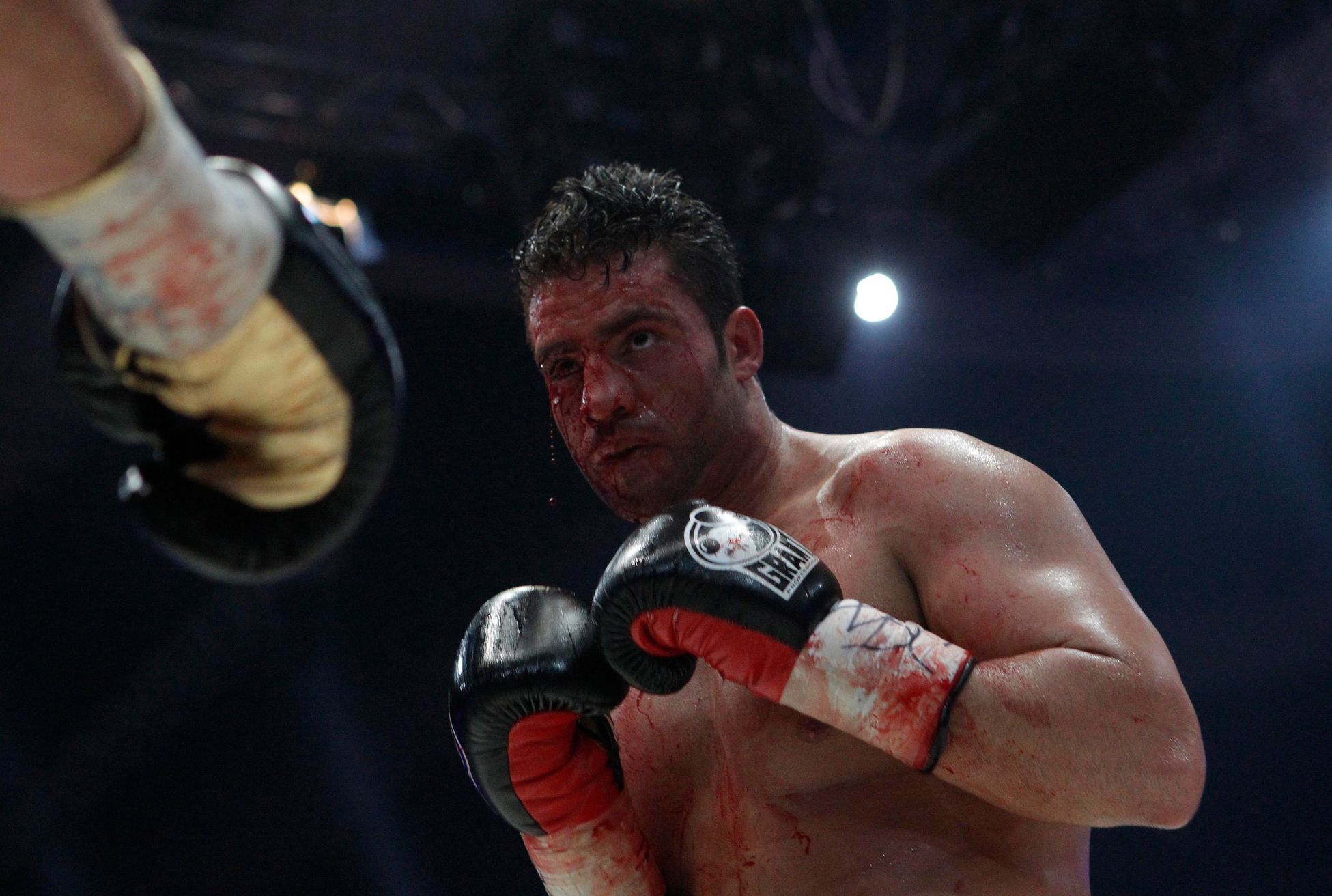 Zakrvácený Manuel Charr