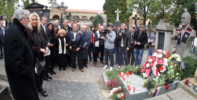 Josef Bican uveden do Síně slávy: Jan Kačer a Soňa Nouzáková