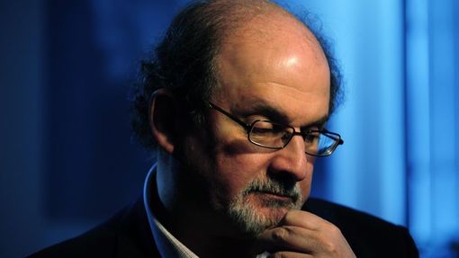 10. 7. - Literární cenu cen získal Salman Rushdie - Román Děti půlnoci britsko-indického spisovatele Salmana Rushdieho zvítězil ve veřejné anketě Best of the Booker, jež vybírala knihu knih za celou čtyřicetiletou historii prestižní Bookerovy ceny. A oproti zvyklostem každoročních udílení zvítězil v ceně cen favorit sázkařů.  Děti půlnoci, jež byly Bookerem oceněny v roce 1981, byly úspěšné už v roce 1993 - kdy Rushdiemu přinesly další "nadstavbovou" cenu Booker of Bookers u příležitosti pětadvacátého výročí.  Další podrobnosti si přečtěte ve zprávě zde