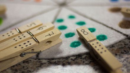 Triky, jak snadno naučit děti počítat, a přitom si budou hrát. Hravé pomůcky vyrobíte jednoduše