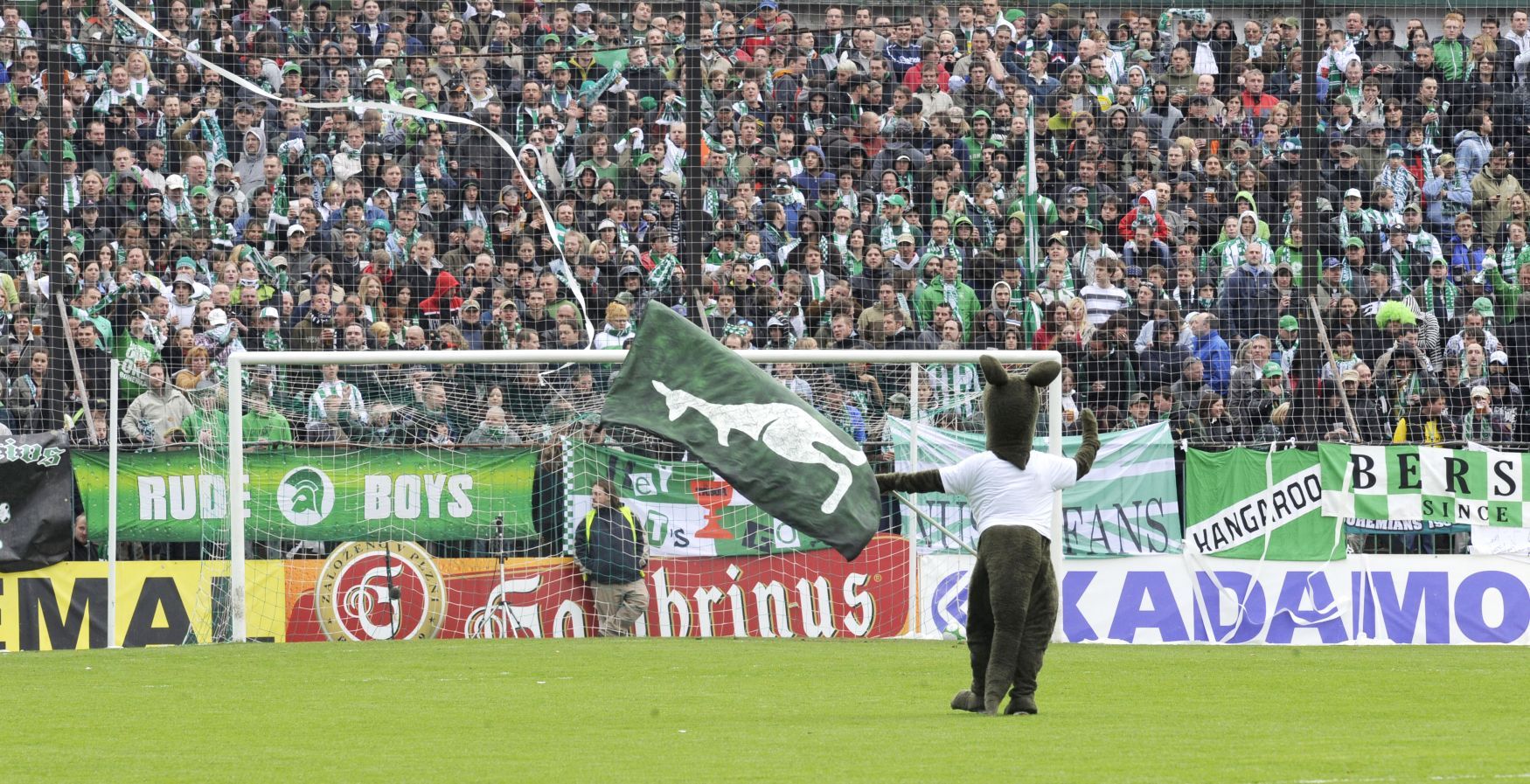 Fotogalerie / Před 90 lety byl otevřen fotbalový stadion Ďolíček klubu Bohemians 1905