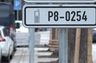 Na modré v Praze může zaparkovat každý. Zásady parkování v metropoli