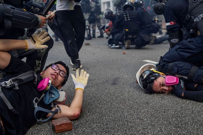 Snímky z loňských protestů v Hongkongu přinesly fotoreportérovi agentury Reuters prestižní Pulitzerovu cenu. 4. 5. 2020