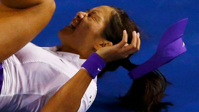 Li Na se při druhém pádu udeřila do hlavy a byla ráda že zápas vůbec dohrála.