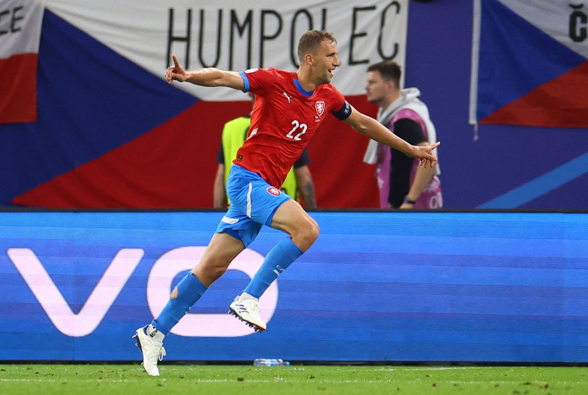 Tomáš Souček slaví gól v zápase Eura 2024 Česko - Turecko