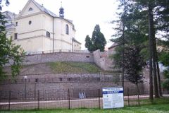 V Hradci Králové se sesula část městských hradeb