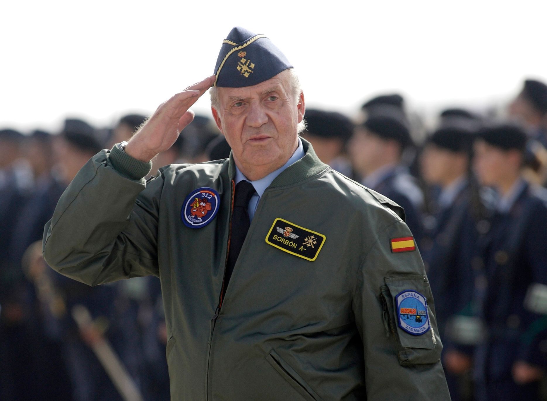 Král Juan Carlos na vojenské základně v Zaragoze, 2008.