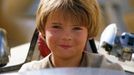 Jake Lloyd jako Anakin Skywalker.