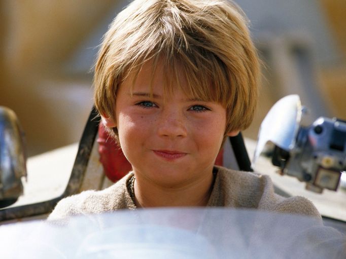 Jake Lloyd jako Anakin Skywalker.