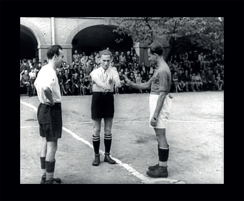 Terezínská liga - Poslední zápas, září 1944, ghetto Terezín, z nacistického propagandistického filmu Tým Péče o mládež 1