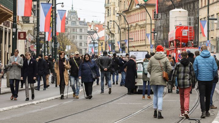 Svíčky, věnce, ale i karnevalový průvod. Jak si Češi připomenou výročí 33 let svobody; Zdroj foto: Jakub Plíhal