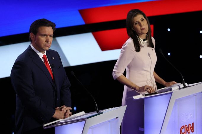 Nikki Haleyová a guvernér Floridy Ron DeSantis na republikánské debatě