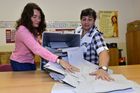 Je rozhodnuto. Volební místnosti se uzavřely, začíná sčítání hlasů