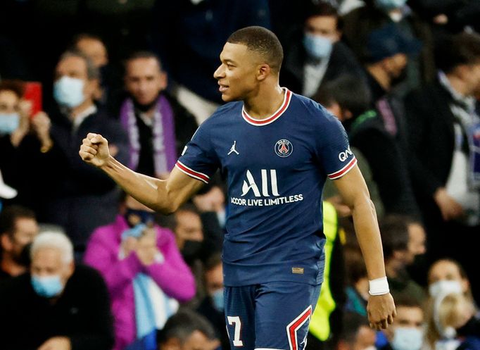 Kylian Mbappé slaví branku v osmifinále LM mezi Realem a PSG