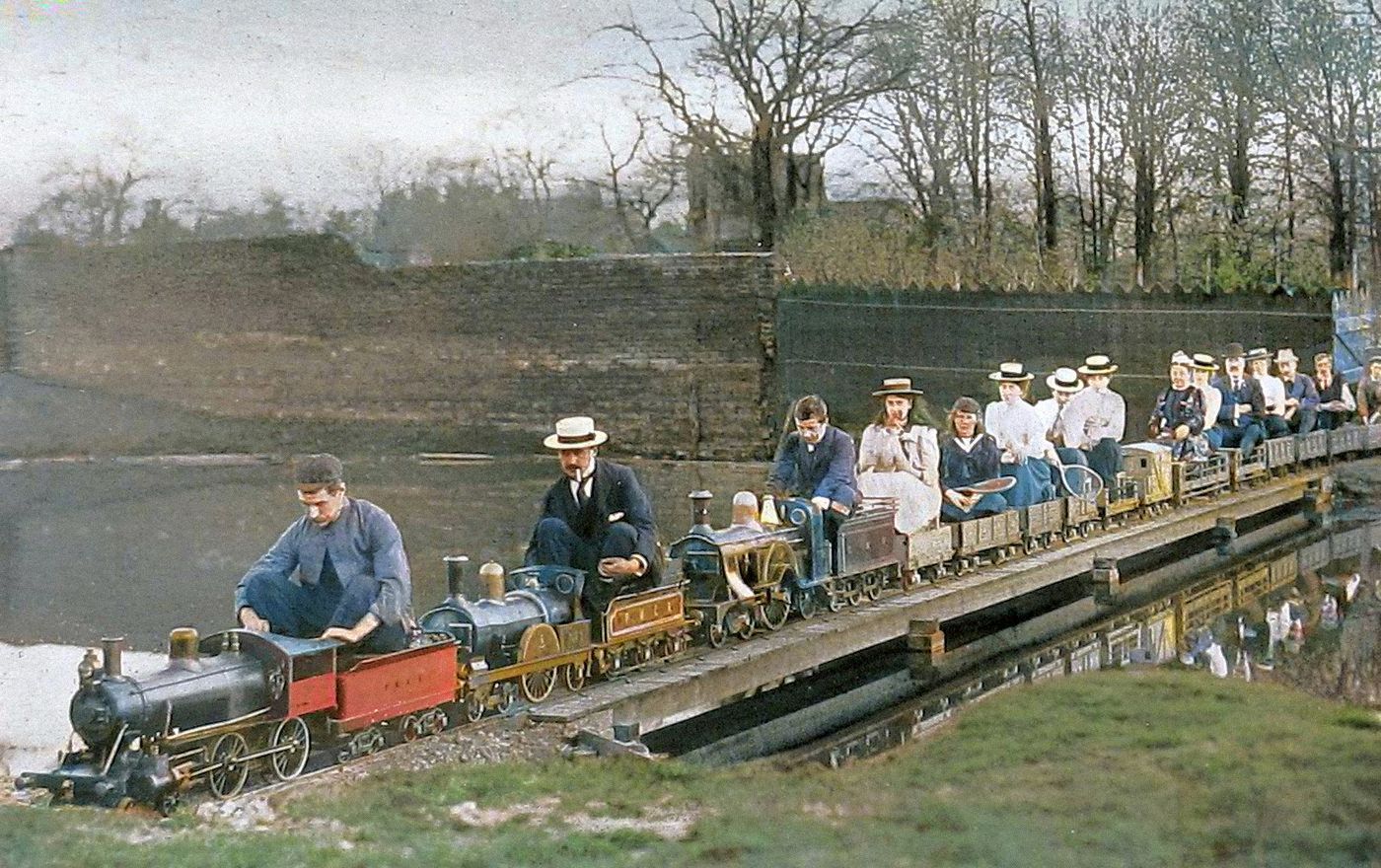 Tenkrát na železnici. Dým, pára a nostalgie: Kolorované poklady z kolejí dávných časů, železnice, historie, výročí, Magazín, kolorované fotografie