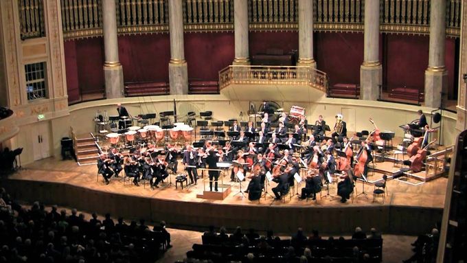 Na Pražském jaru z díla Olgy Neuwirth zazní skladba … miramondo multiplo…. Ukázku natočil Vídeňský rozhlasový symfonický orchestr.