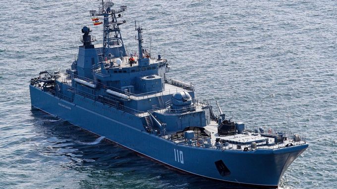 Loď Alexandr Šabalin během námořního cvičení Ocean Shield 2019 v Baltském moři.