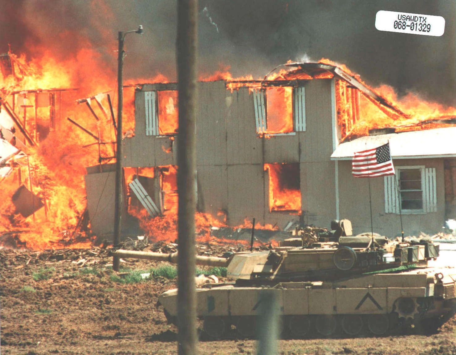 Davidiáni, Waco, Texas, David Koresh, obléhání, masakr, Zahraničí, sekta, USA