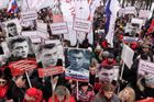 Tisíce lidí vzpomínaly v centru Moskvy na zavražděného politika Borise Němcova