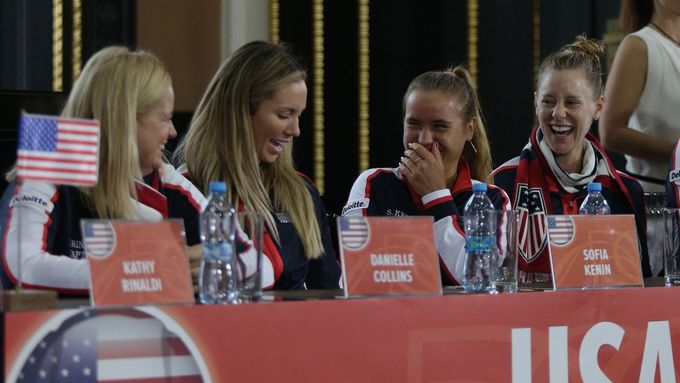 Americké tenistky mají týden po nominaci mnohem více důvodů k úsměvům. Češky přišly o dvě žebříčkově nejvýše postavené hráčky